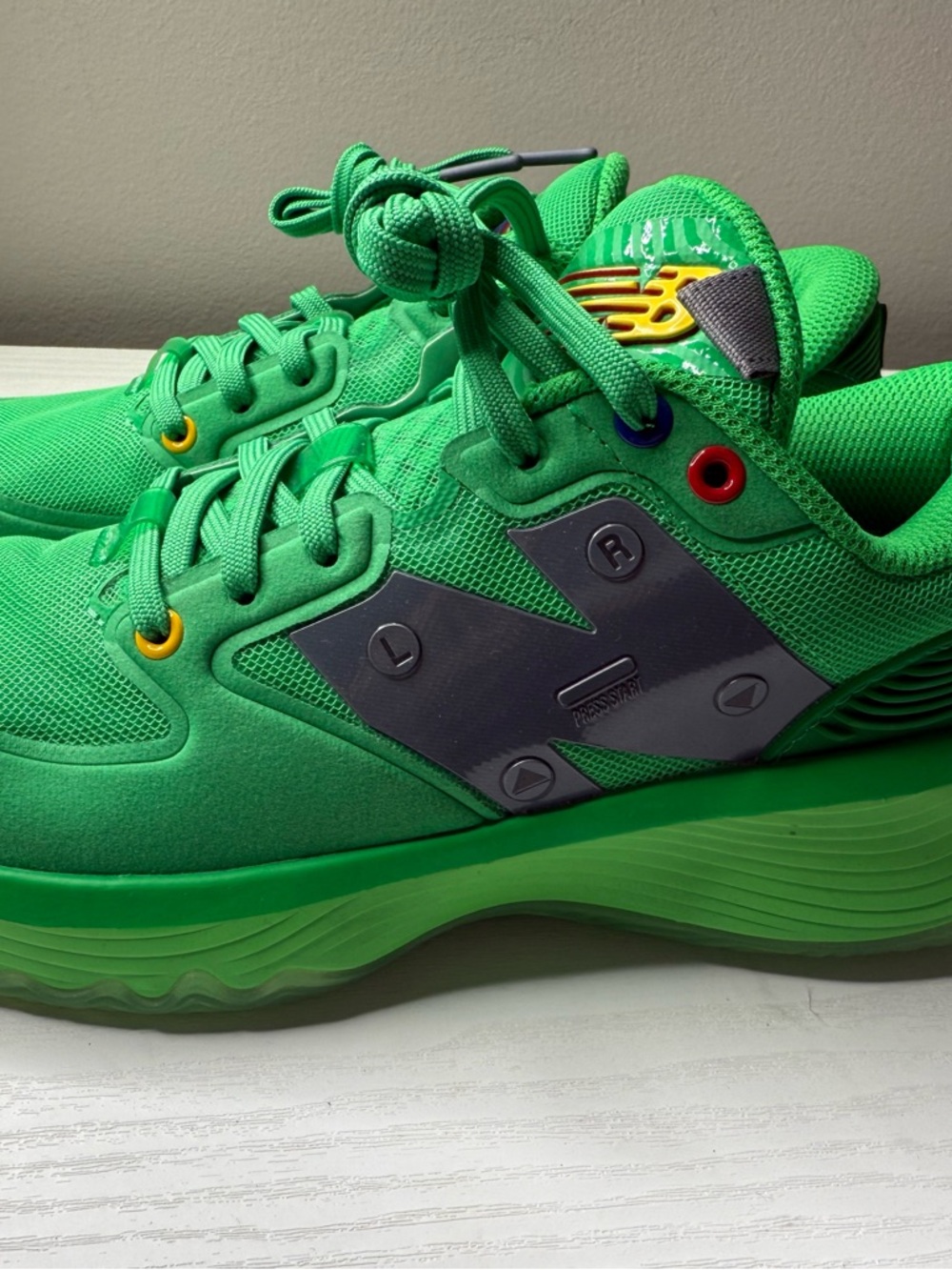 New Balance Hesi Low Green Gamer Tag Mens US Sz 6.5 Womens 8 Basketball Shoes